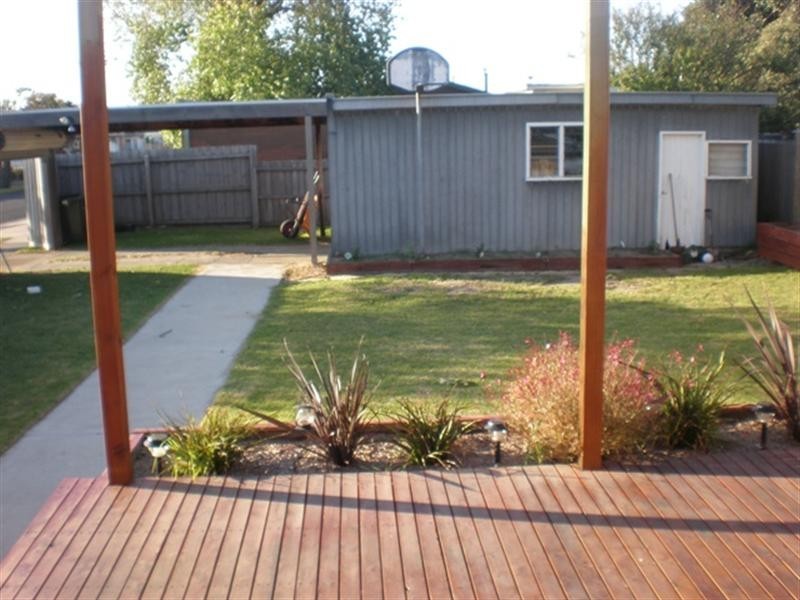 33 Watsons Road, Newcomb VIC 3219