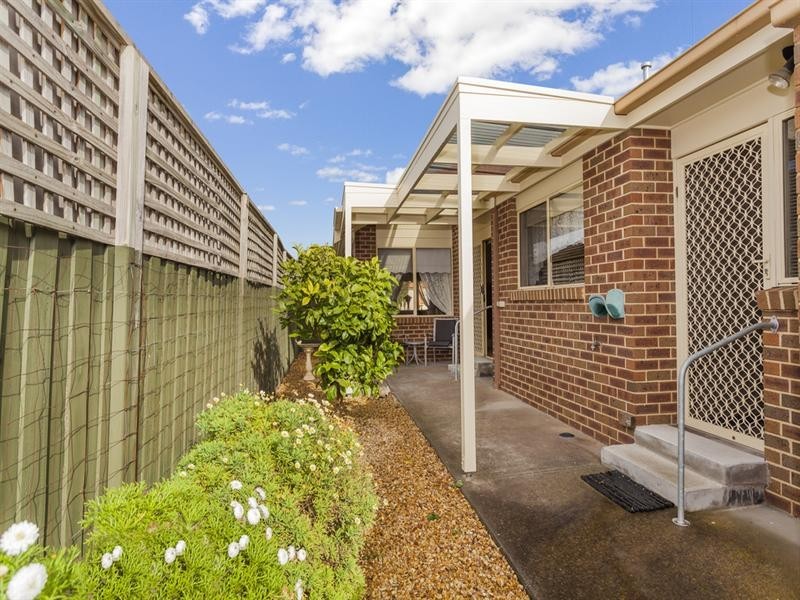 1/10 Meadowvale Drive, Grovedale VIC 3216