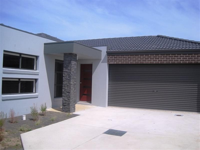 2/36 Benita Place, Leopold VIC 3224