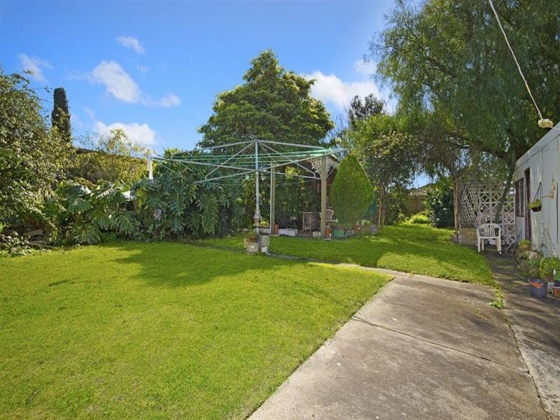 16 Langibanool Avenue, Hamlyn Heights VIC 3215