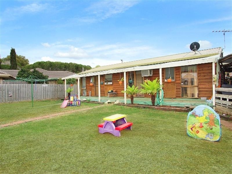 17 Amanda Avenue, Corio VIC 3214