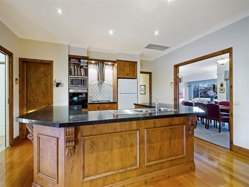 32 Balmoral Gardens, Leopold VIC 3224