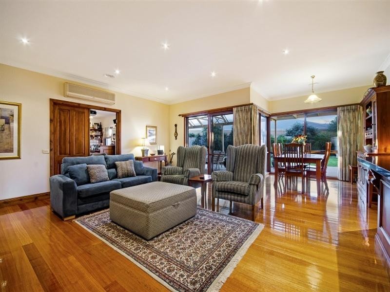 32 Balmoral Gardens, Leopold VIC 3224