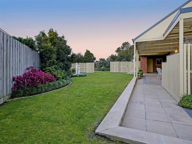 32 Balmoral Gardens, Leopold VIC 3224
