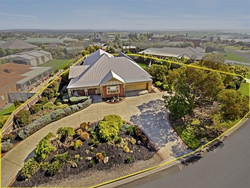32 Balmoral Gardens, Leopold VIC 3224