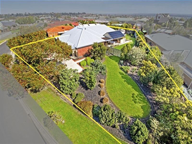 32 Balmoral Gardens, Leopold VIC 3224