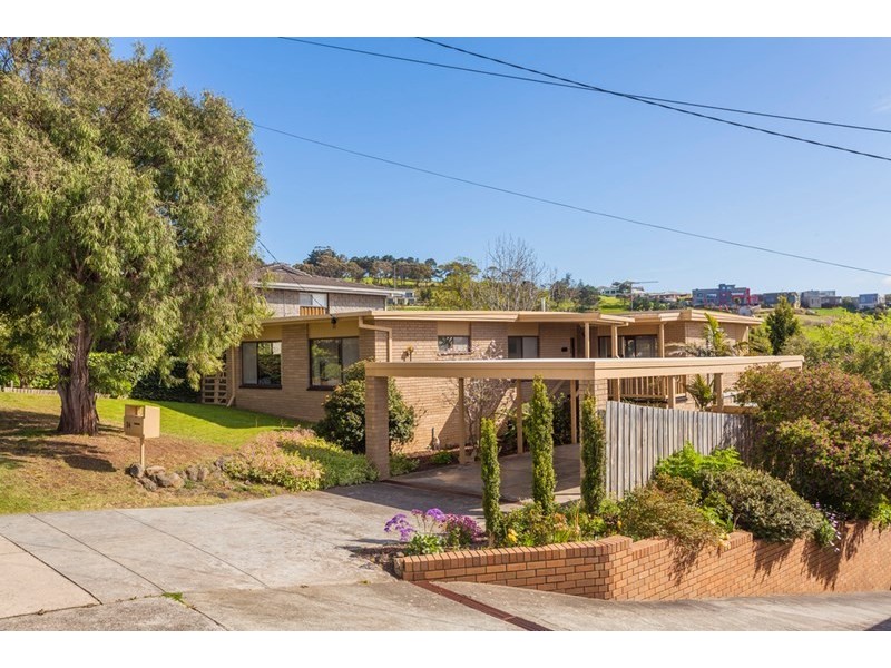 24 Challambra Crescent, Highton VIC 3216