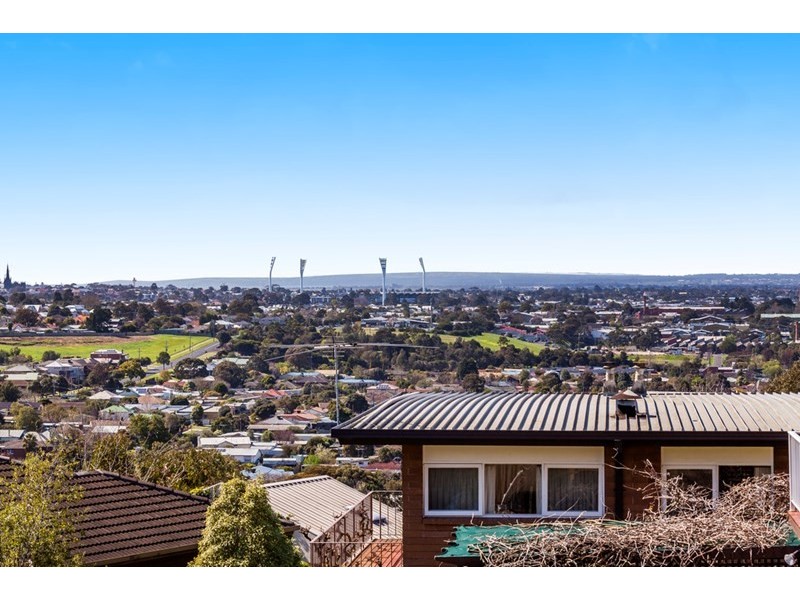 24 Challambra Crescent, Highton VIC 3216