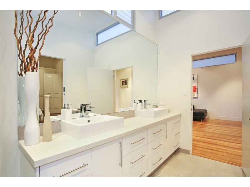 128 Gheringhap Street, Geelong VIC 3220