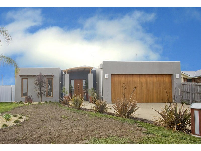 8 Fabian Place, Leopold VIC 3224