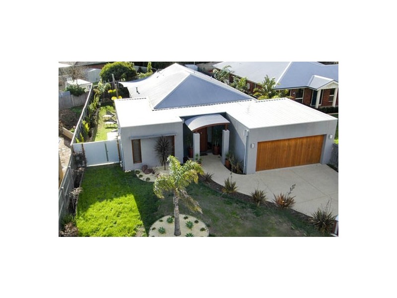 8 Fabian Place, Leopold VIC 3224