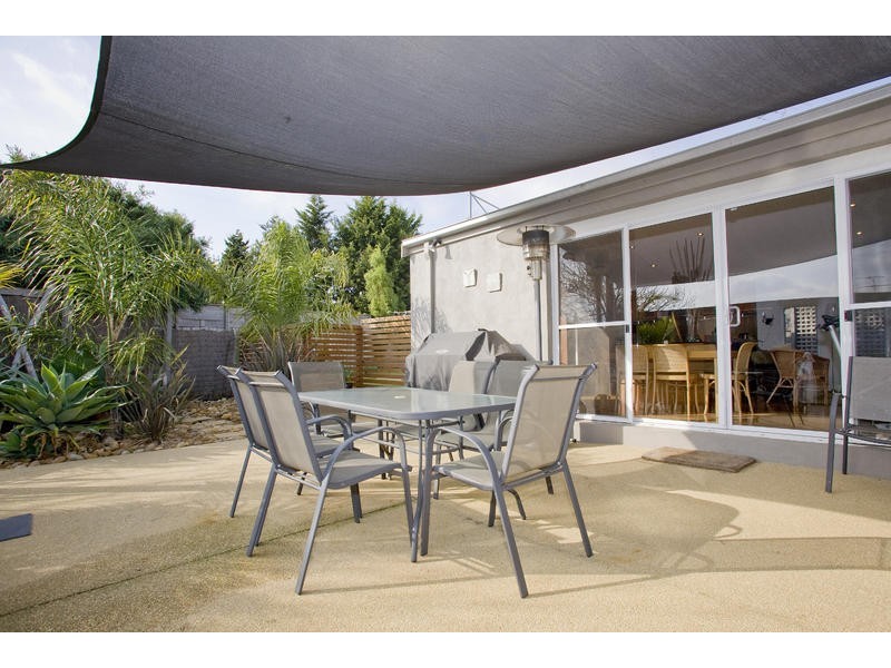 8 Fabian Place, Leopold VIC 3224