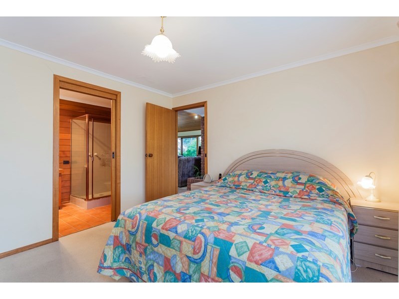4 Courier Court, Leopold VIC 3224