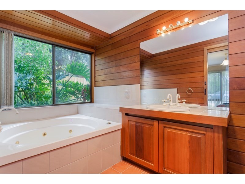 4 Courier Court, Leopold VIC 3224