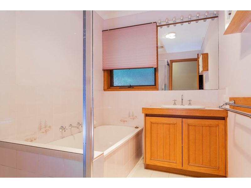 4 Courier Court, Leopold VIC 3224