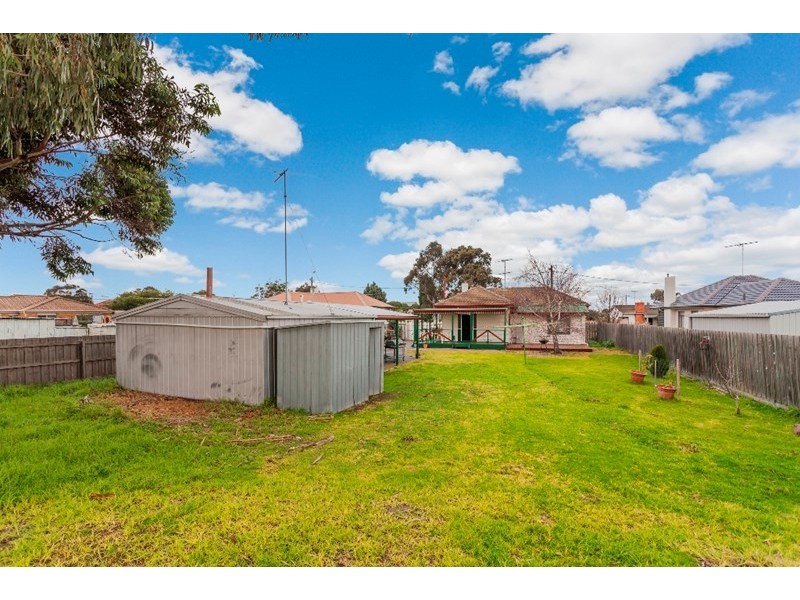 7 Pettitt Crescent, Norlane VIC 3214