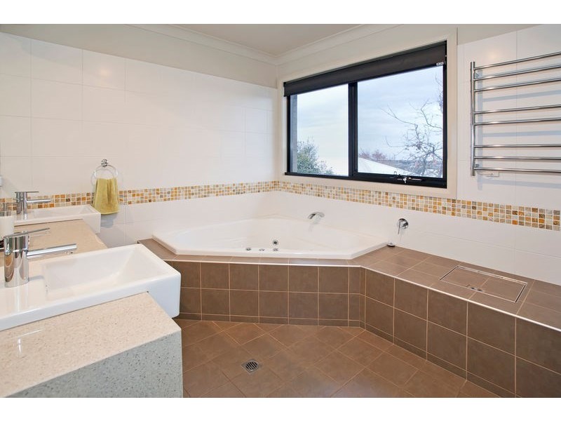 6 Harcourt Street, Newtown VIC 3220