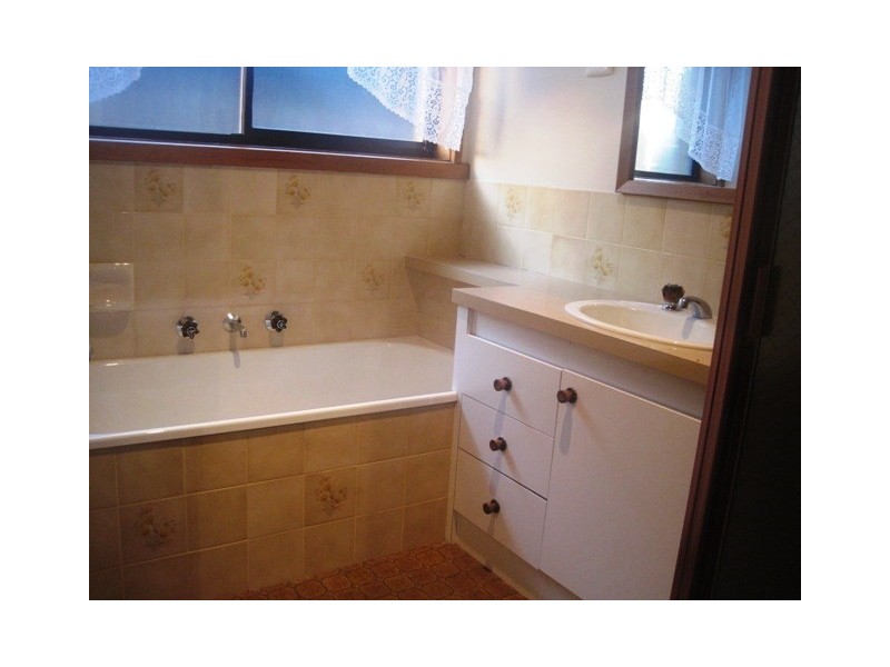 6 Moreland Avenue, Corio VIC 3214