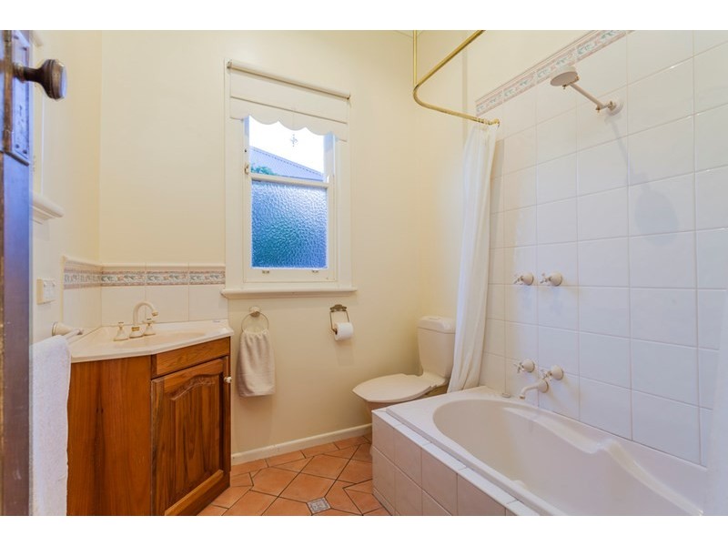 5 Nicholas Street, Newtown VIC 3220