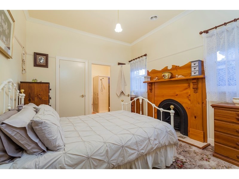 5 Nicholas Street, Newtown VIC 3220