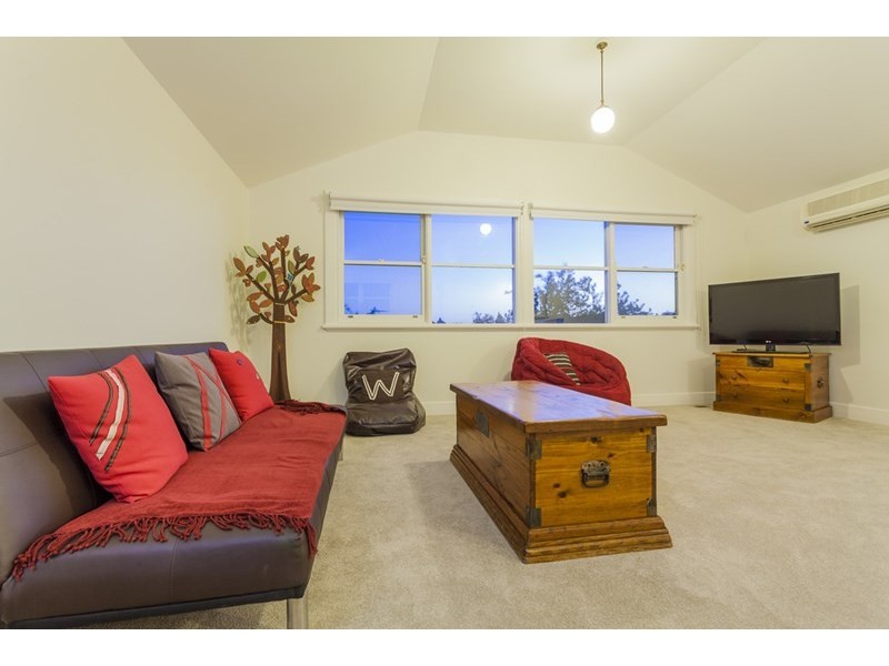 5 Nicholas Street, Newtown VIC 3220