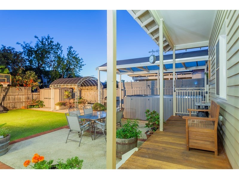 5 Nicholas Street, Newtown VIC 3220