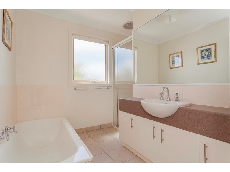 2/4 Mervyn Street, Newtown VIC 3220