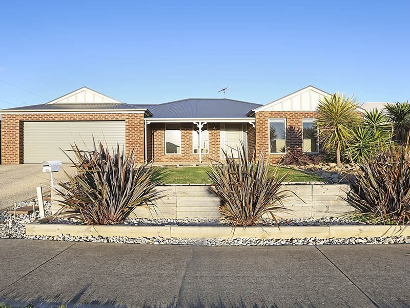 43 Hewitt Drive, Grovedale VIC 3216