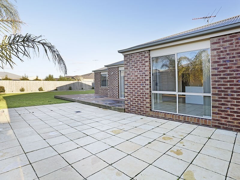 43 Hewitt Drive, Grovedale VIC 3216