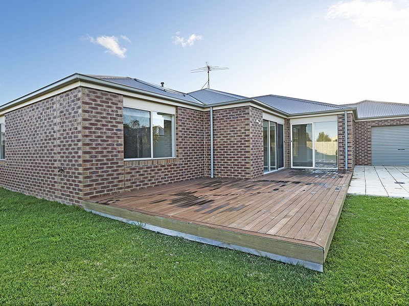 43 Hewitt Drive, Grovedale VIC 3216