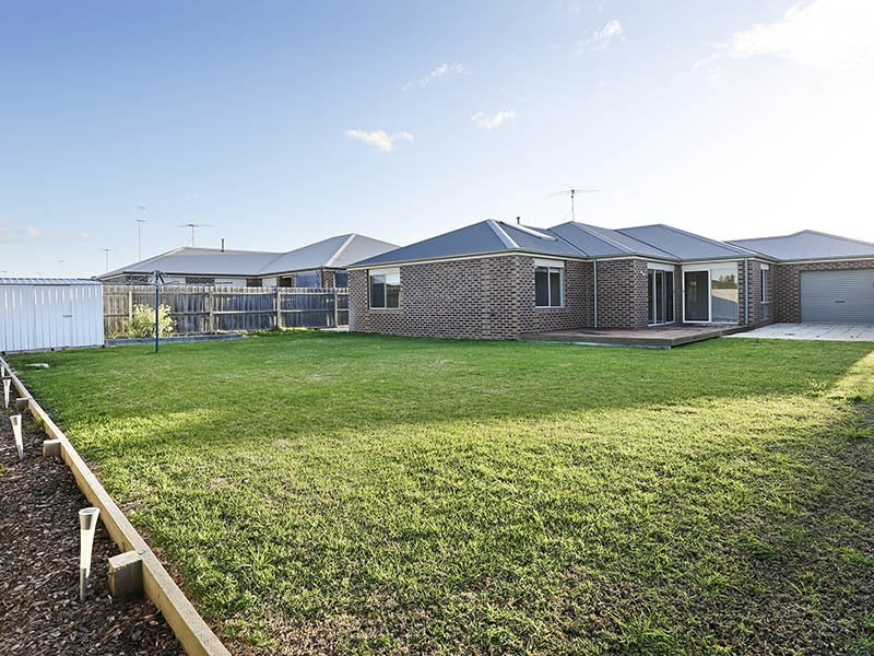 43 Hewitt Drive, Grovedale VIC 3216