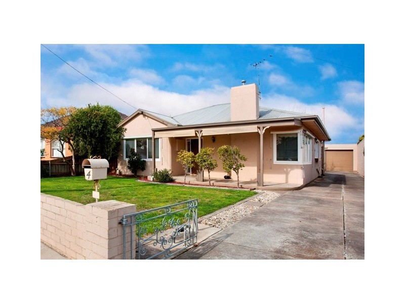 4 Maple Crescent, Bell Park VIC 3215