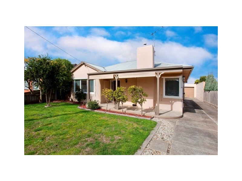 4 Maple Crescent, Bell Park VIC 3215