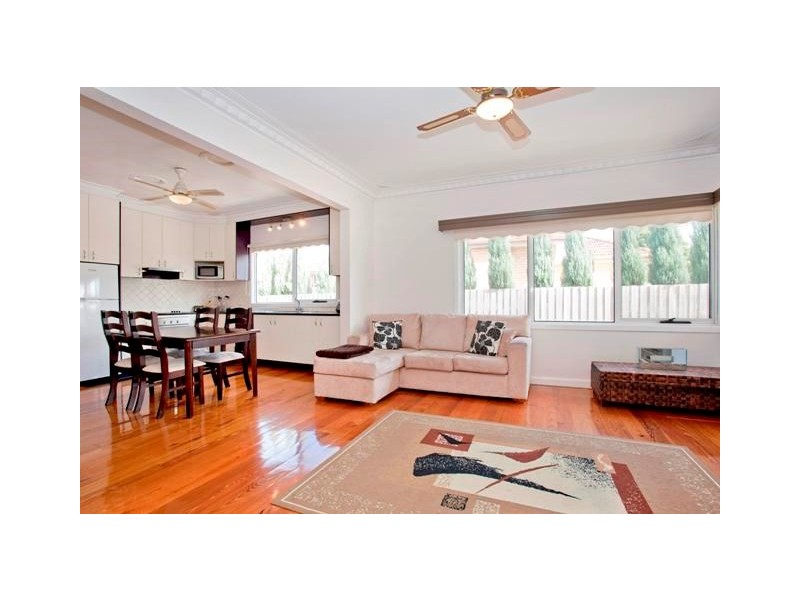 4 Maple Crescent, Bell Park VIC 3215