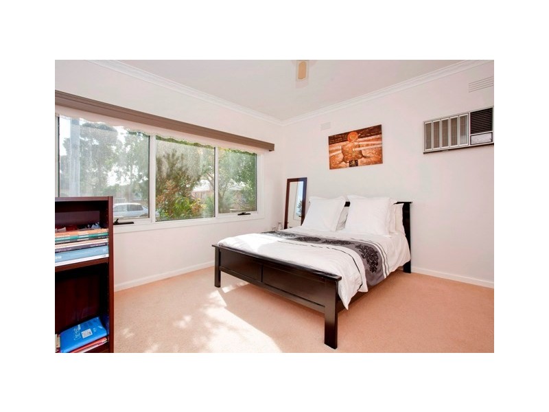 4 Maple Crescent, Bell Park VIC 3215