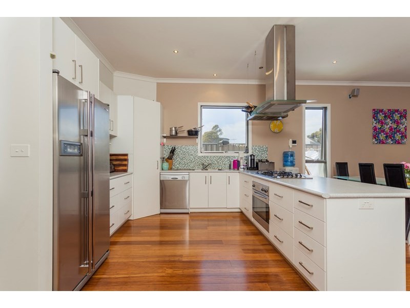 120 Pearl Bay Passage, St Leonards VIC 3223