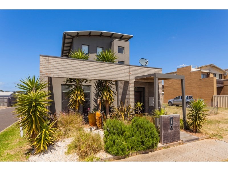 120 Pearl Bay Passage, St Leonards VIC 3223