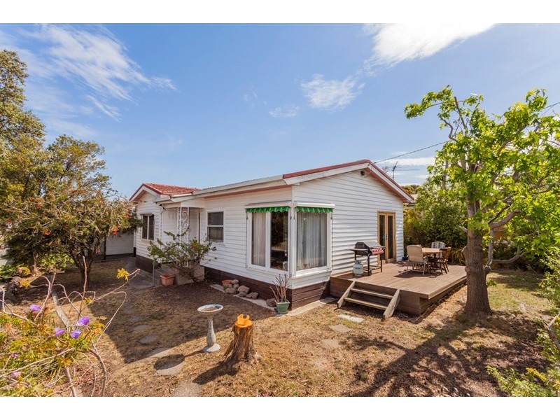 13 Langibanool Avenue, Hamlyn Heights VIC 3215