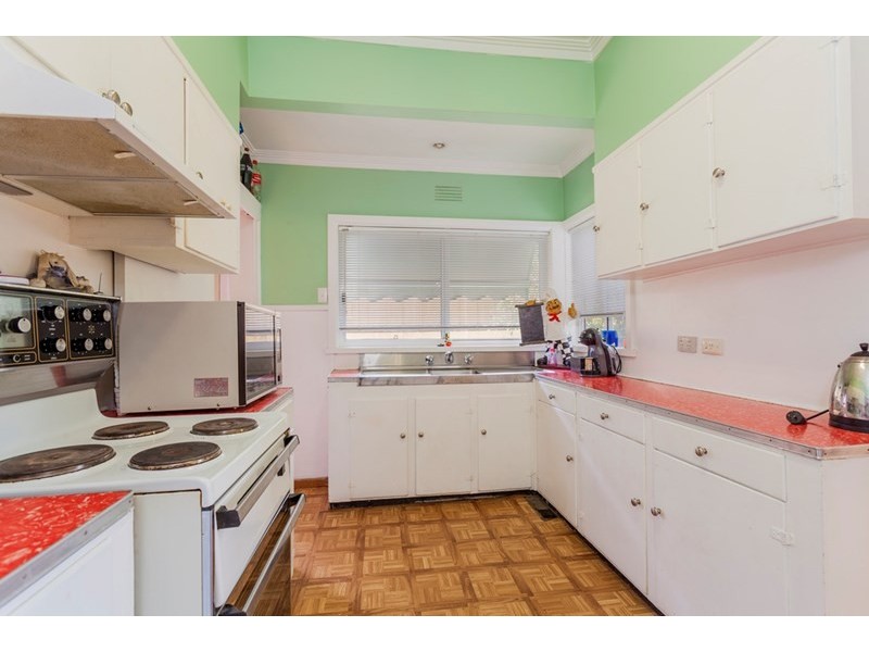 13 Langibanool Avenue, Hamlyn Heights VIC 3215