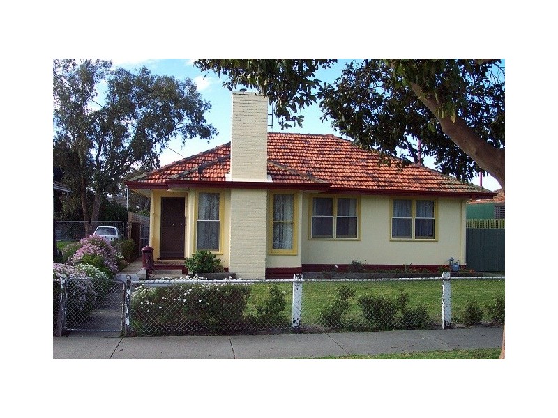 18 Swallow Crescent, Norlane VIC 3214