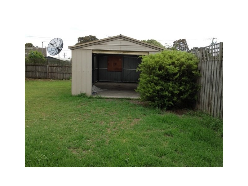 18 Swallow Crescent, Norlane VIC 3214