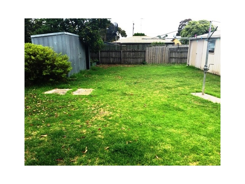 18 Swallow Crescent, Norlane VIC 3214