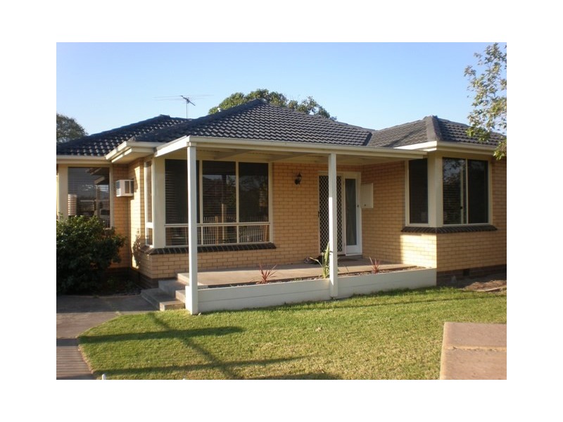 33 Watsons Road, Newcomb VIC 3219