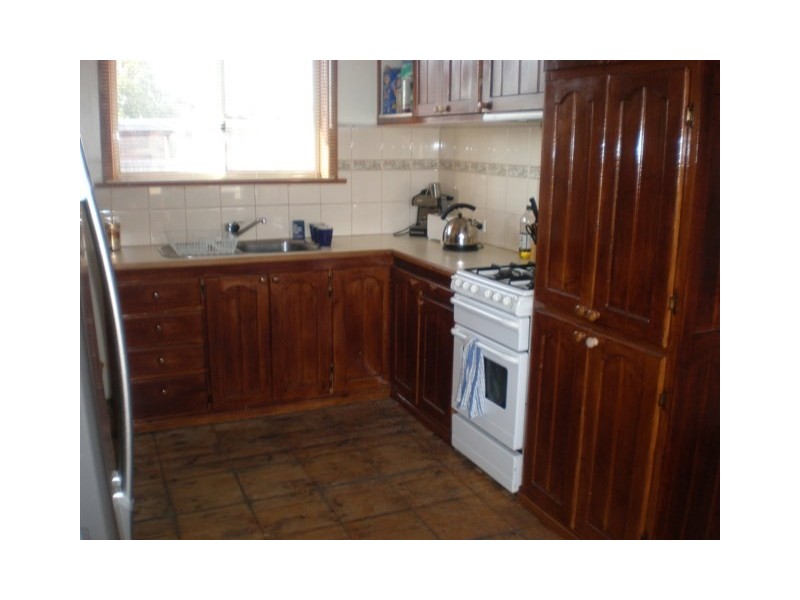 33 Watsons Road, Newcomb VIC 3219