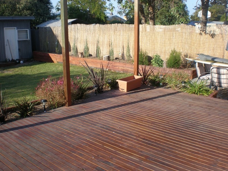 33 Watsons Road, Newcomb VIC 3219