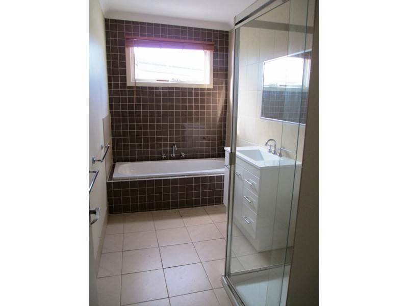 4 Bourke Crescent, Geelong VIC 3220