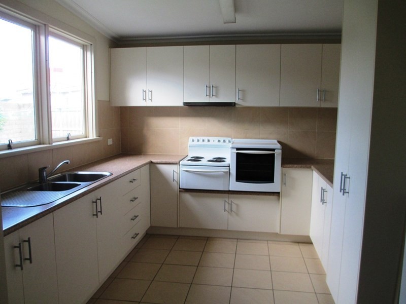 4 Bourke Crescent, Geelong VIC 3220