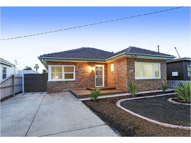 8 Raven Street, Geelong West VIC 3218