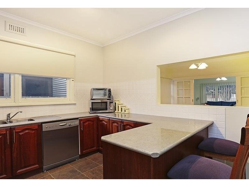 8 Raven Street, Geelong West VIC 3218