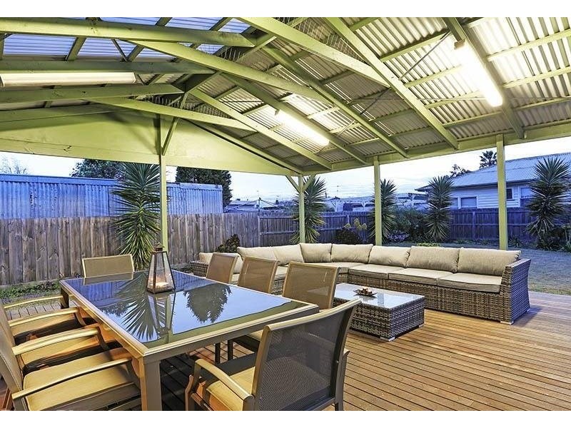 8 Raven Street, Geelong West VIC 3218